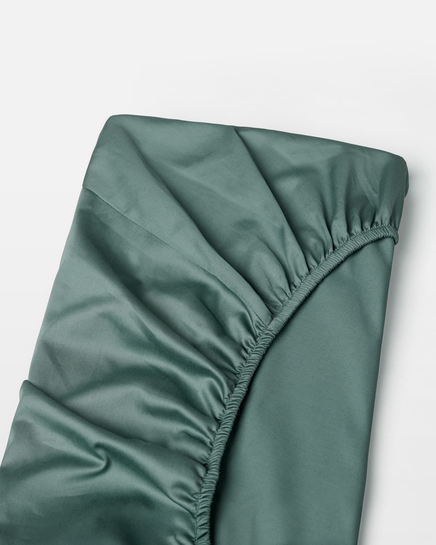 Spannbettlaken Lind - Washed Bottle Green in der Gruppe Bettwäsche / Bettwäsche bei A L V A (1136)