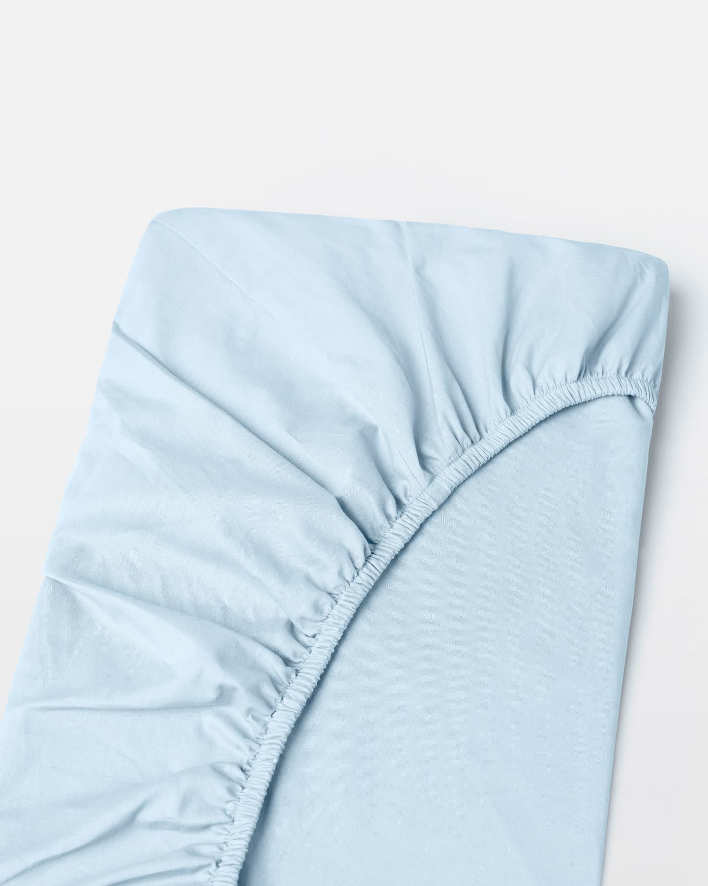 Spannbettlaken Nejd Perkal - Ice Blue in der Gruppe Bettwäsche / Spannbettlaken bei A L V A (1189)