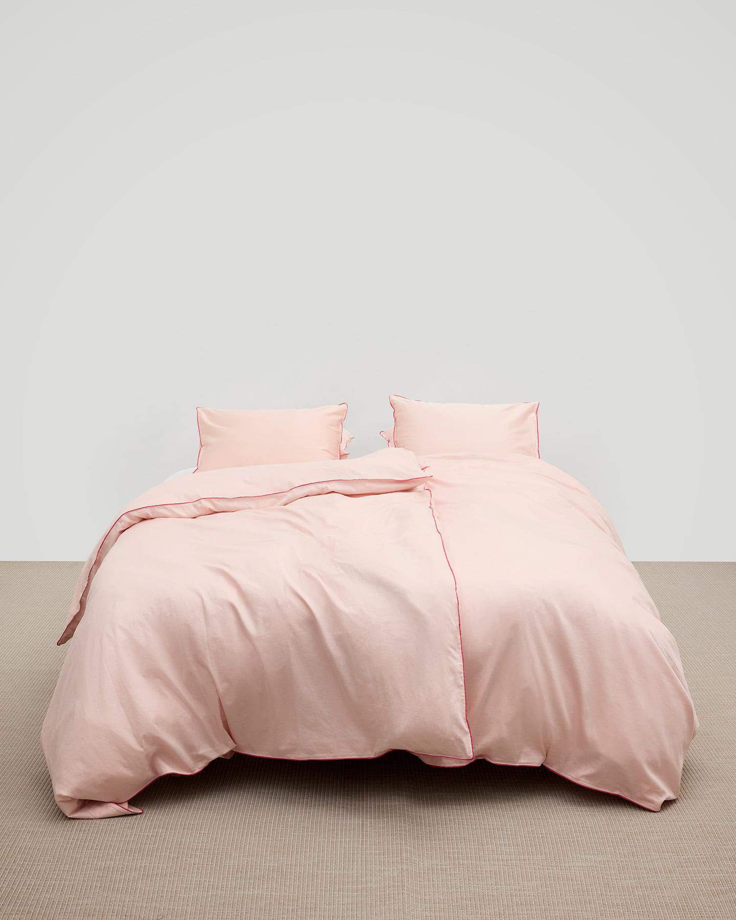 Bettwäscheset Strimma - Cherry Blossom Pink in der Gruppe Bettwäsche / Bettwäschesets bei A L V A (1194)