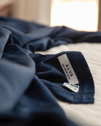 Laken Lind - Midnight Blue Laken Lind - Midnight Blue