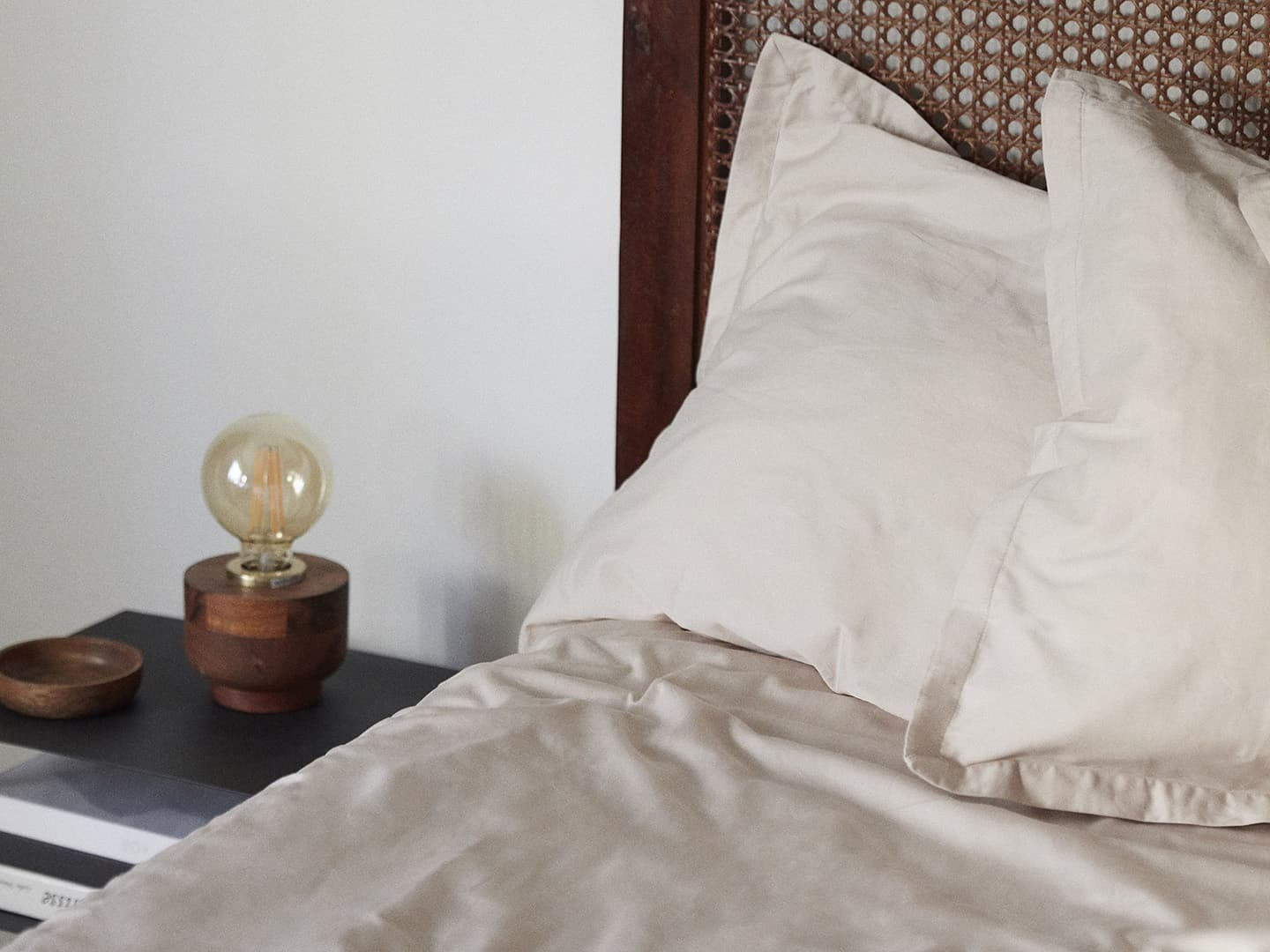 Laken Lind - Seashell Beige