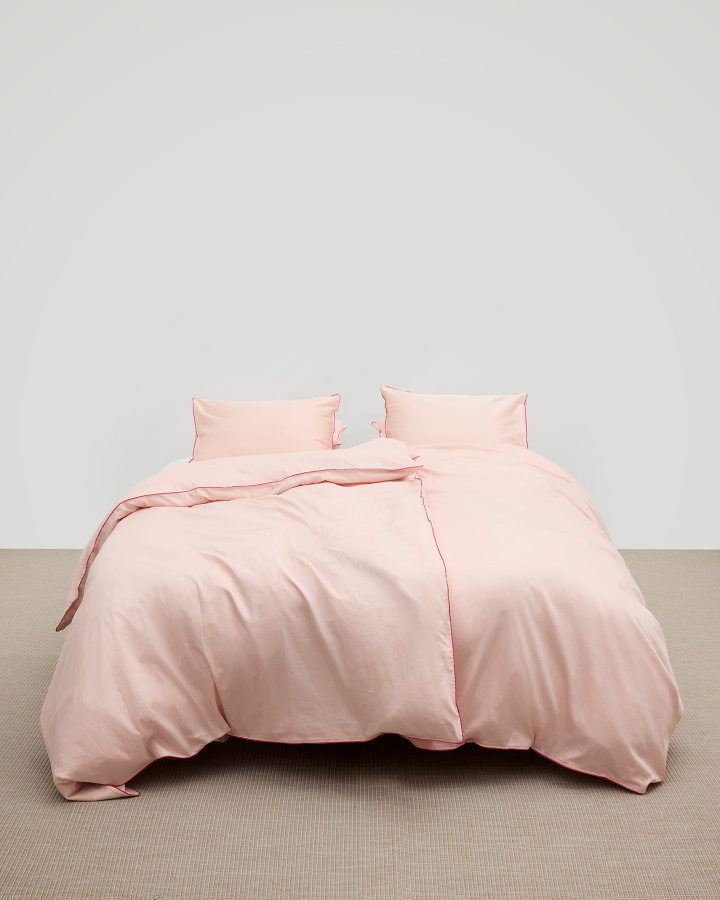 Bettwäscheset Strimma - Cherry Blossom Pink in der Gruppe Bettwäsche / Bettwäschesets bei A L V A (1194)