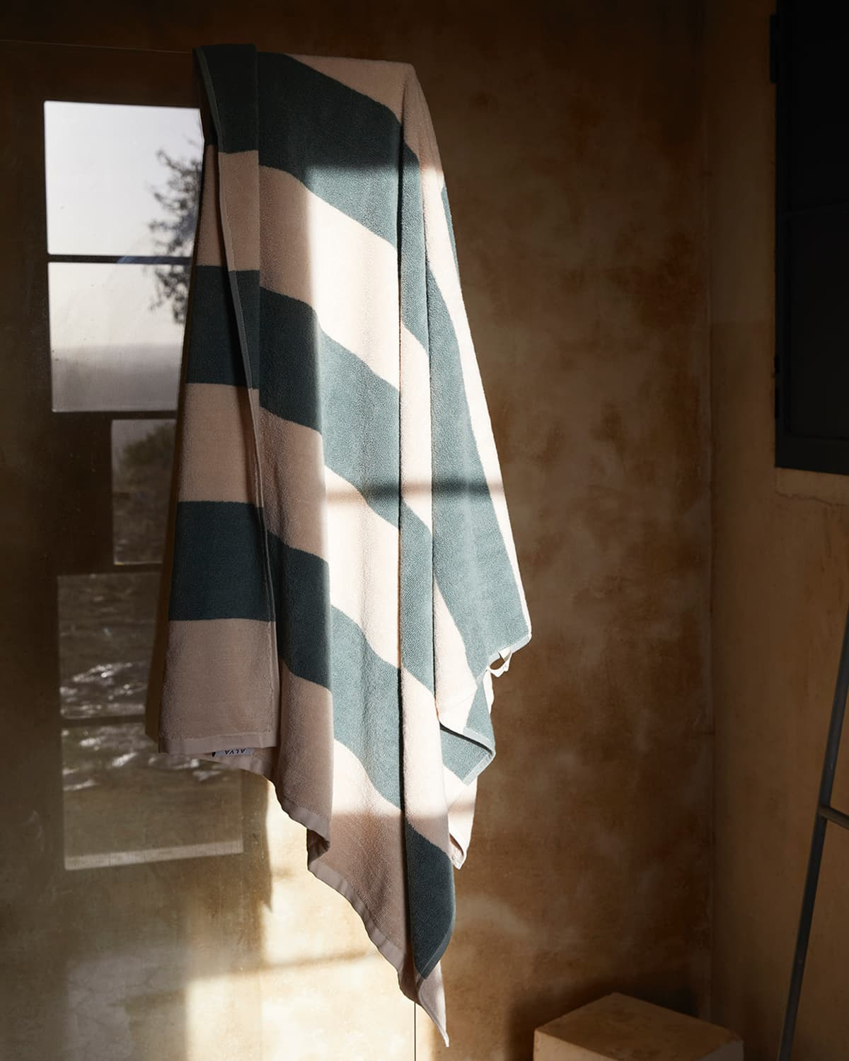 Badetuch Vinda - Seashell Beige / Washed Bottle Green